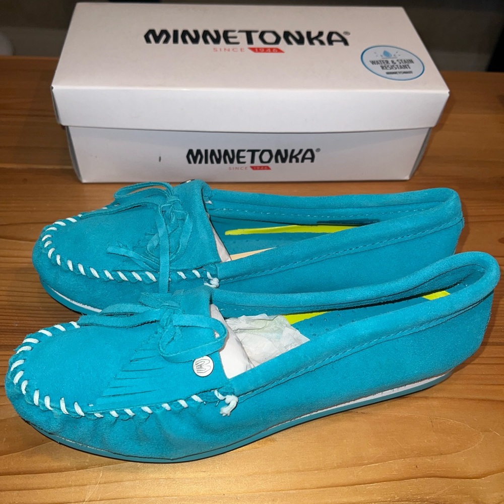 NWT Minnetonka Moccasins - Kilty Plus in Turquoise